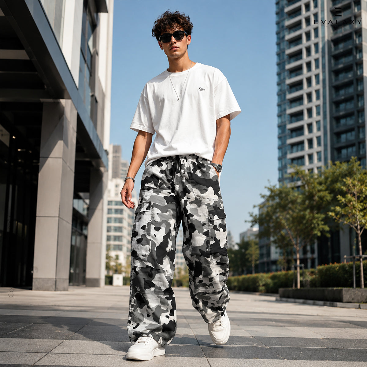 【FAR ARCHIVE】CAMO CARGO PANTS WHITE M Unisex White Grey Camo Cargo Pants – Baggy Parachute Style for Men